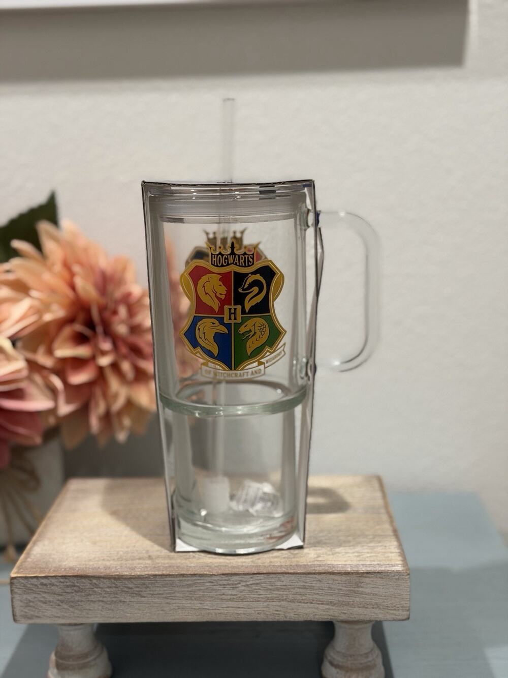 Harry Potter Hogwarts Crest 23 Oz Glass Tumbler Mug with Lid & Straw New